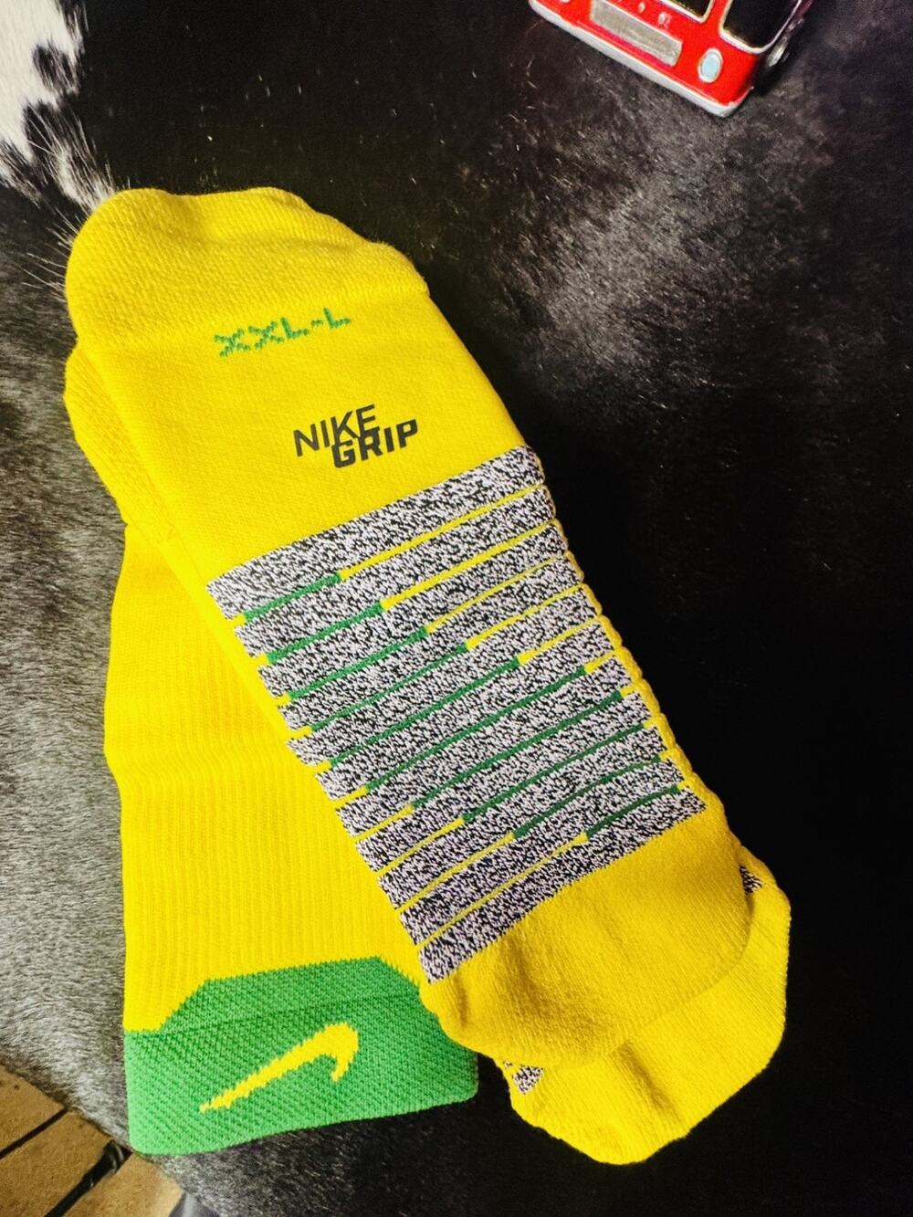 Nike Grip Vapor Crew Socks Padding Zoned Cushion yellow and green Size XXL
